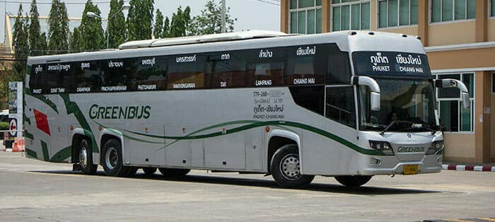 Grüner Bus in Thailand