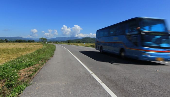 Öffentlicher Bus von Bangkok nach Ayutthaya