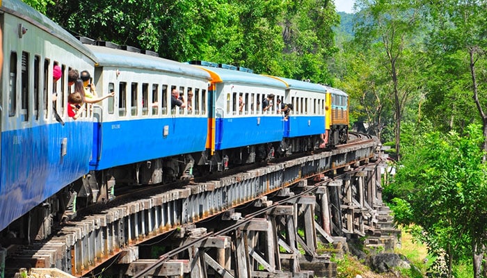 Züge von Bangkok nach Kanchanaburi