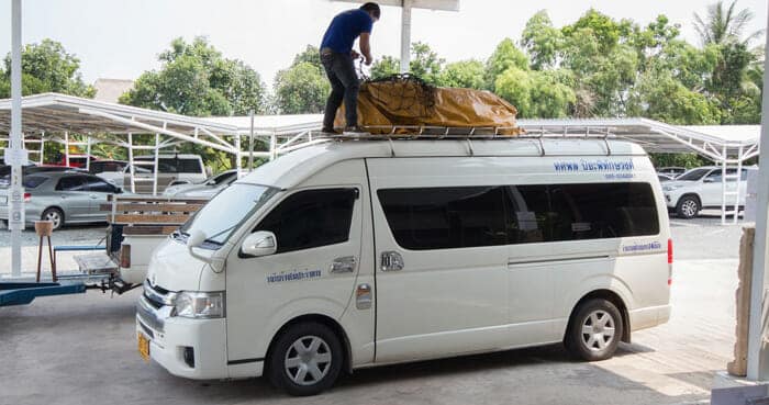 Reisen Sie mit dem Minibus und der Fähre von Bangkok nach Koh Kood.