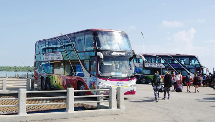 Bus vom Bahnhof nach Surat Thani