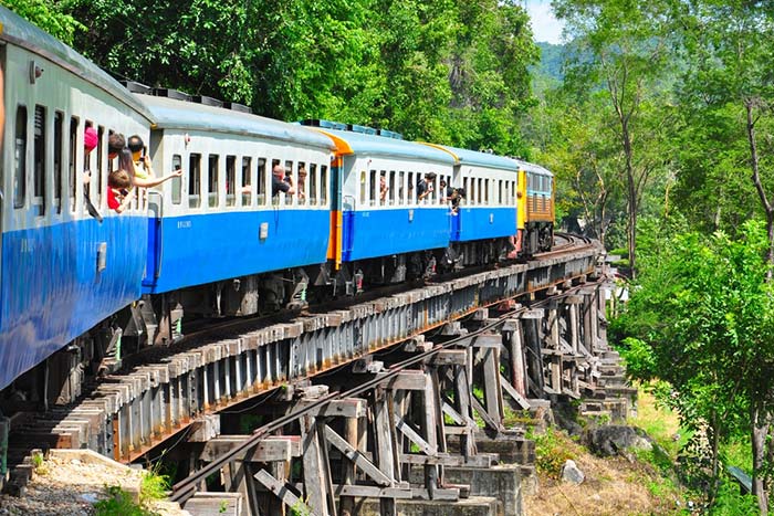 Zug von Bangkok nach Krabi