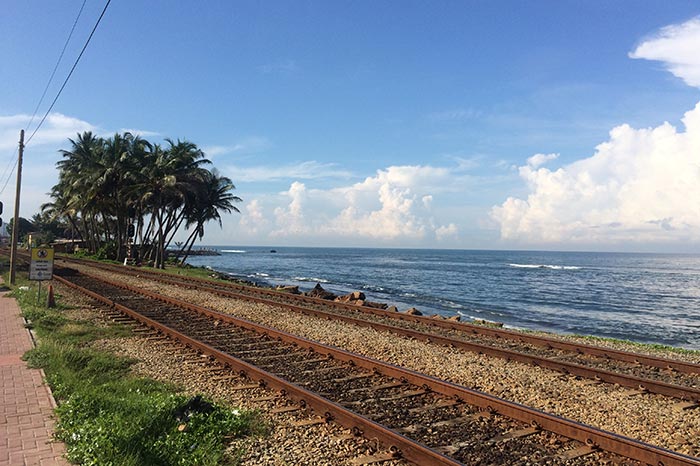 Mit dem Zug von Colombo nach Galle