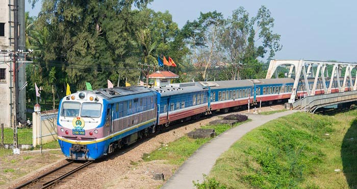 Von Hue nach Hoi An mit Zug und Bus