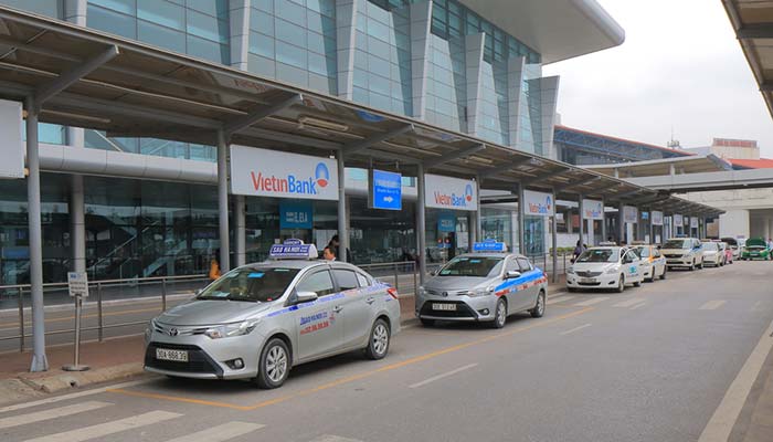 Vom Flughafen Hanoi in die Stadt mit dem Taxi