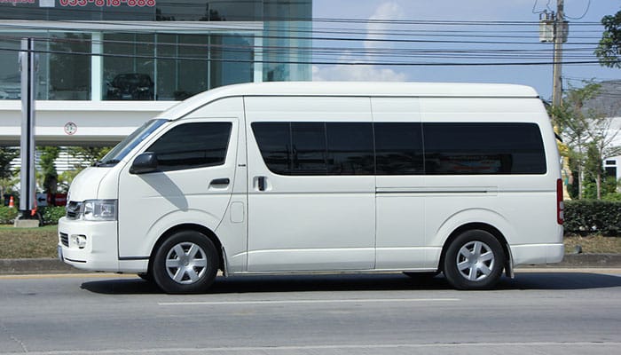 Von Phnom Penh nach Sihanoukville mit dem Kleinbus oder Kleinbus.