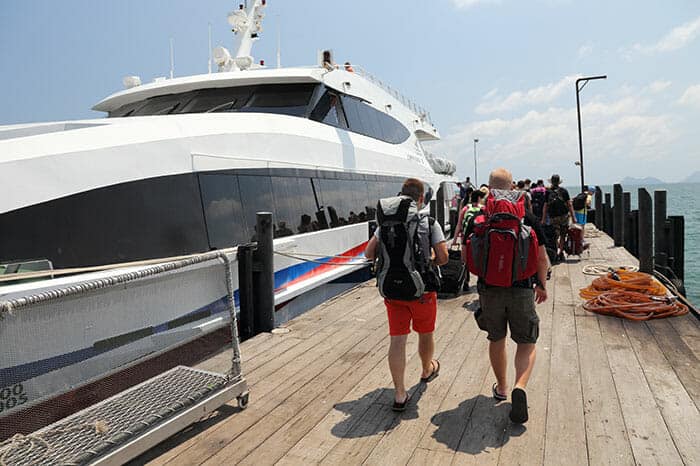 Von Koh Phangan nach Bangkok mit Fähre, Bus und Flugzeug