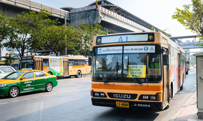 Mit dem Bus vom Flughafen Don Muang nach Pattaya.