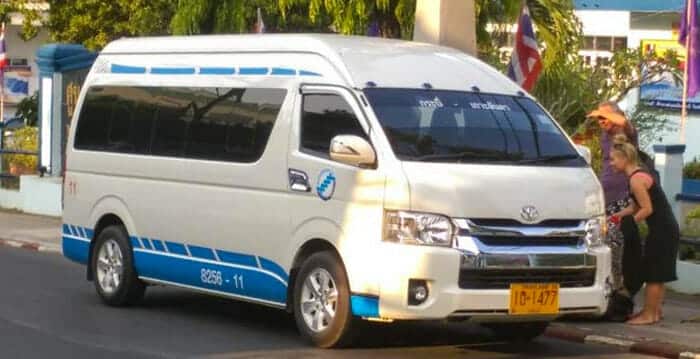 Mit dem Kleinbus von Krabi nach Phuket.