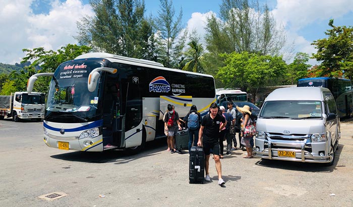 Mit dem Bus von Krabi nach Surat Thani.