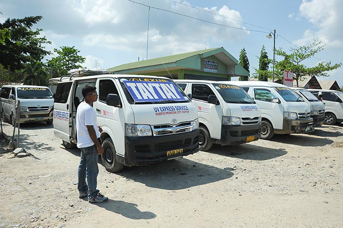 Minibus von Puerto Princesa nach El Nido