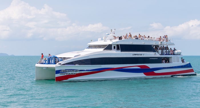 Hochgeschwindigkeitskatamaran Lomprayah auf dem Weg von Surat Tai nach Koh Samui.