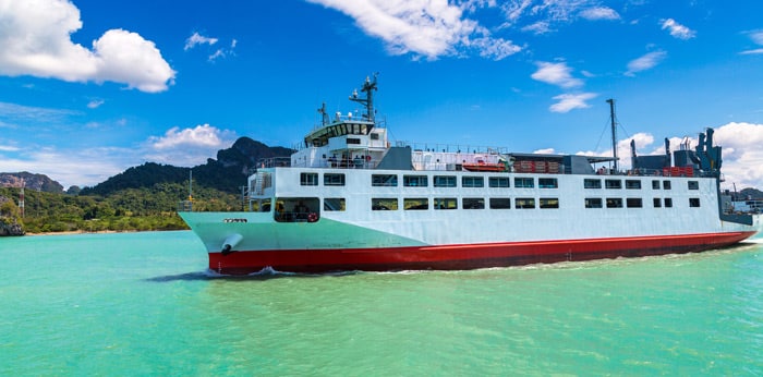 Seatran Discovery bietet eines der Kombitickets vom Flughafen Surat Thani nach Koh Phangan an.